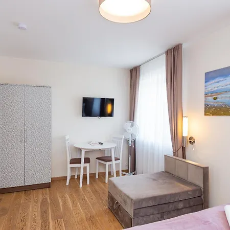 Bed & Breakfast 1912 *