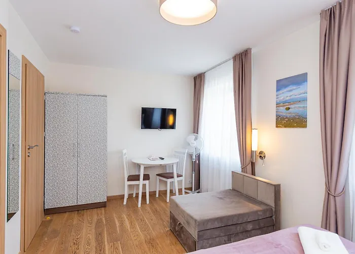 Bed & Breakfast 1912 *